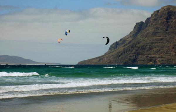 Famara_kite.jpg